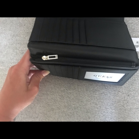 GUESS Wallet - Picture 5 of 8